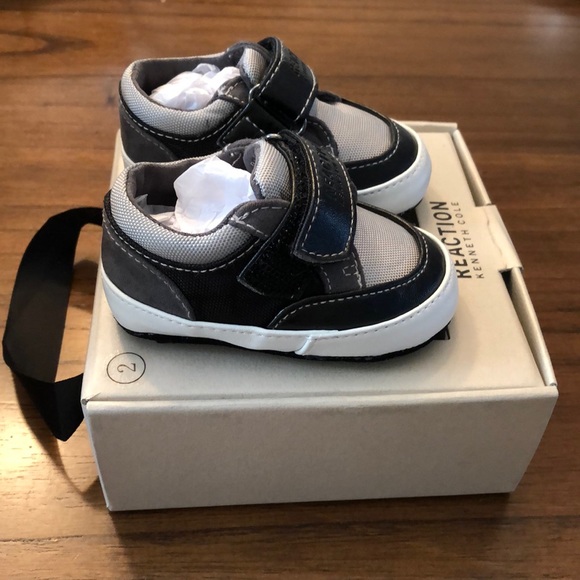 Kenneth Cole Infant shoes - size 2 - Picture 1 of 4